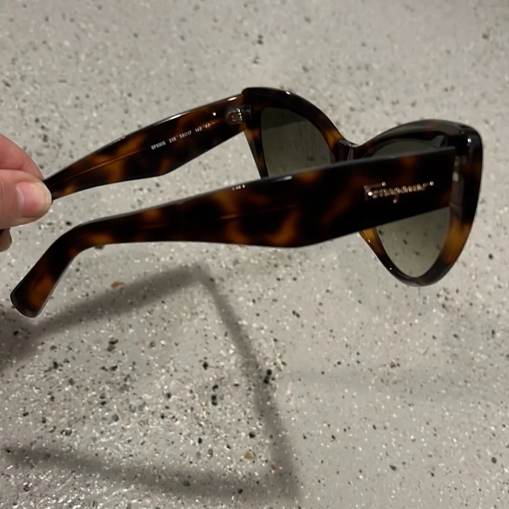 SALVATORE FERRAGAMO MARCHON CAT EYE SUNGLASSES FAUX TORTOISE SHELL NEW WITH CASE